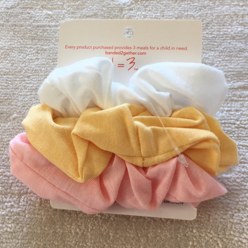 NWT Banded 3 Scrunchies - Picture 2 of 2